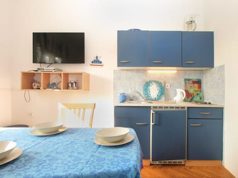 Standard Apartment, 2 Bedrooms (21276) | Private kitchenette | Fridge, stovetop, coffee/tea maker, electric kettle