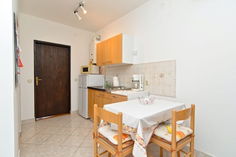 Standard Apartment, 1 Bedroom (23657) | In-room dining