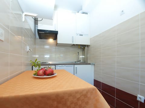 Standard Apartment, 1 Bedroom (26153) | Private kitchen | Fridge, microwave, stovetop, espresso maker