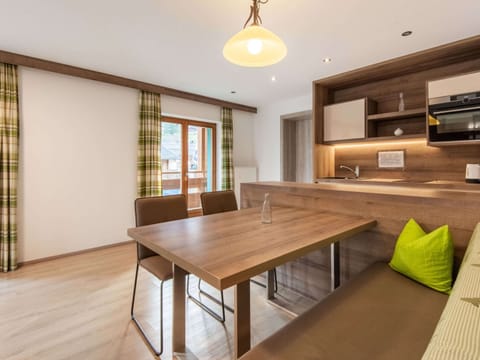 Apartment | Dining