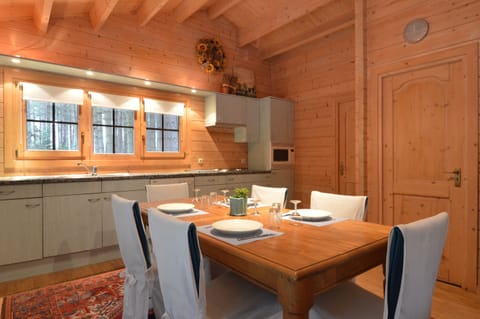 Chalet | Dining