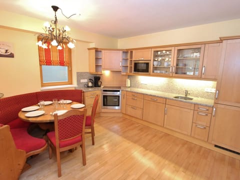 Chalet | Private kitchen | Highchair