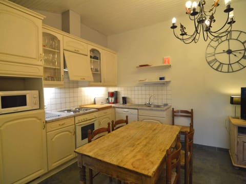 Cottage | Private kitchen | Microwave, dishwasher, coffee/tea maker, highchair