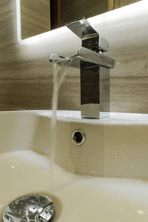 Superior Double Room, 1 Bedroom, City View | Bathroom | Shower, rainfall showerhead, free toiletries, hair dryer