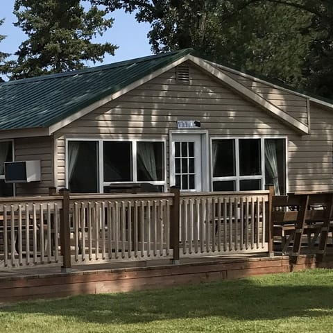 Cabin, 3 Bedrooms, Resort View | Free WiFi, bed sheets