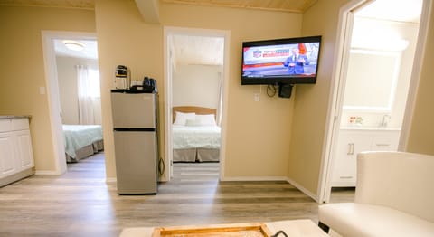 Family Suite, 2 Bedrooms, Non Smoking (Upper Level, No Pets Allowed) | Free WiFi, bed sheets