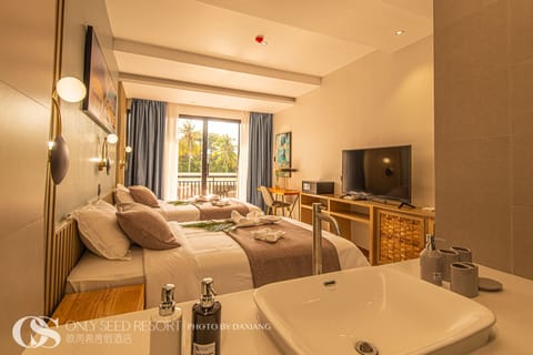 Deluxe Twin Room, Non Smoking, Pool View | In-room safe, free WiFi, bed sheets