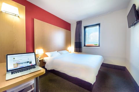 Double Room | Desk, soundproofing, free WiFi, bed sheets