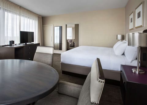 Executive Suite, 1 King Bed | Premium bedding, down comforters, in-room safe, desk