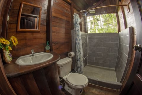 Tree House | Bathroom | Shower, rainfall showerhead, free toiletries, towels