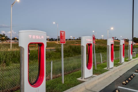 Electric vehicle charging station