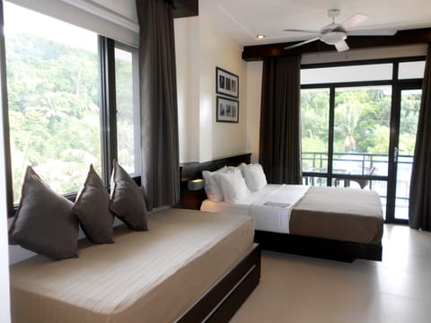 Grand Premier Room | Minibar, in-room safe, individually decorated, individually furnished