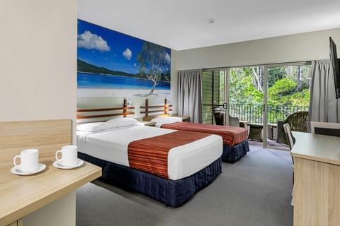 Wallum Resort Hotel Spa Room | Iron/ironing board, cribs/infant beds, bed sheets