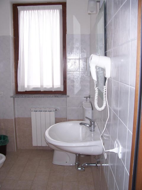 Shower, rainfall showerhead, hair dryer, towels