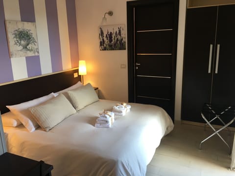 Double Room | Premium bedding, Select Comfort beds, individually furnished, desk