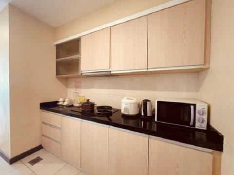 Family Studio, 1 Bedroom, Balcony | In-room dining