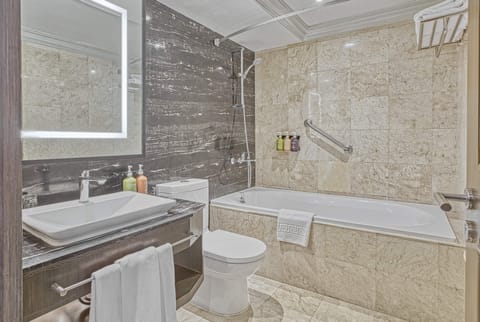 Combined shower/tub, deep soaking tub, free toiletries, hair dryer