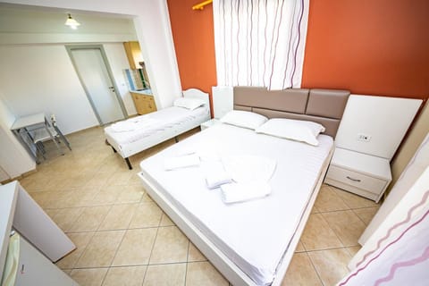 Triple Room, Sea View | Soundproofing, free WiFi, bed sheets