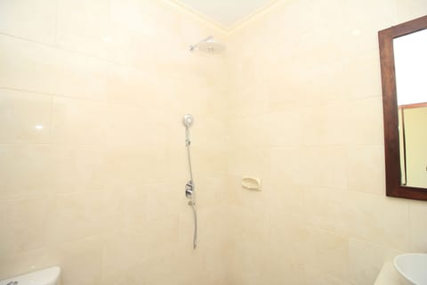 Deluxe Double Room, Balcony | Bathroom shower