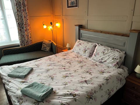 Basic Double Room | Bathroom | Free toiletries, hair dryer, towels, soap