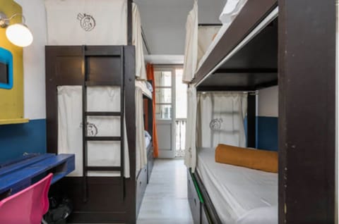 In-room safe, soundproofing, free WiFi, bed sheets