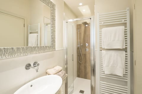 Double Room, Annex Building | Bathroom | Shower, rainfall showerhead, designer toiletries, hair dryer