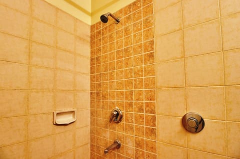 COMPACT A/C | Bathroom | Shower, towels