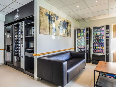 Desk, blackout drapes, free WiFi, bed sheets