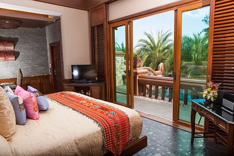 Pool Villa Garden View  | Minibar, in-room safe, desk, iron/ironing board