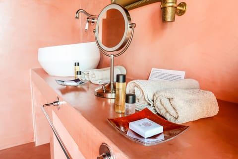 Exclusive Suite, Sauna | Bathroom | Shower, rainfall showerhead, free toiletries, hair dryer