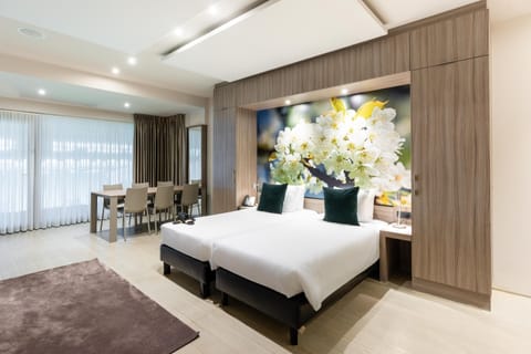 Business Room (Skybox) | Egyptian cotton sheets, premium bedding, Tempur-Pedic beds, in-room safe