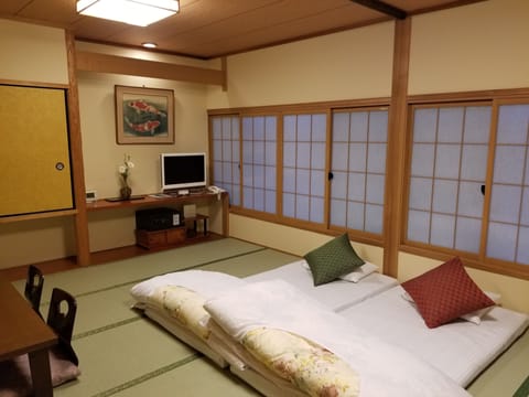 Traditional Room, Refrigerator (for 3-5 Guests) | In-room safe, individually decorated, desk, iron/ironing board