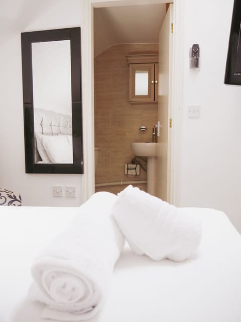 Family Suite, Ensuite | Iron/ironing board, free WiFi, bed sheets