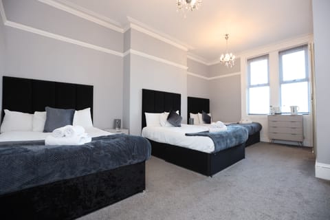 Executive Suite, Ensuite | Iron/ironing board, free WiFi, bed sheets