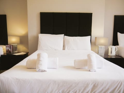 Executive Suite, Ensuite | Iron/ironing board, free WiFi, bed sheets