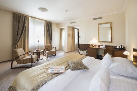 Superior Double Room, Terrace | 1 bedroom, premium bedding, Select Comfort beds, minibar