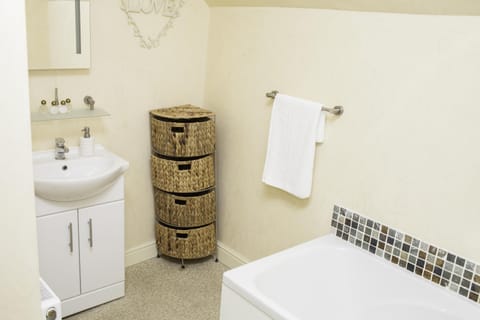 Superior Double or Twin Room, Ensuite (Bath Tub & Shower) | Bathroom