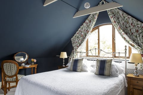 Classic Double Room, Ensuite, Garden View No pets allowed (The Blue Room)