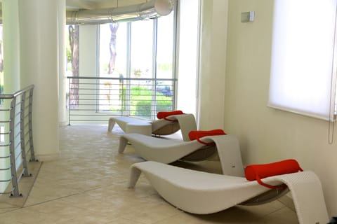 Sauna, hot tub, hot springs