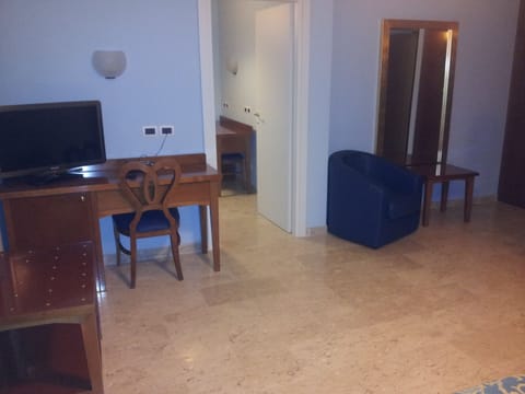 Comfort Double or Twin Room, Balcony | Living room | 20-inch TV with satellite channels