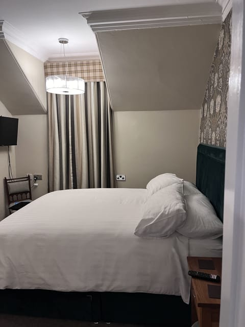 1st Floor Double Room | Hypo-allergenic bedding, pillowtop beds, individually decorated