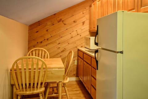 Kitchenette | Private kitchen | Mini-fridge