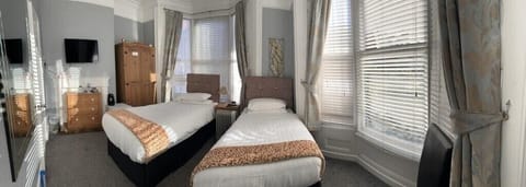 Superior Twin Room, Ensuite | WiFi