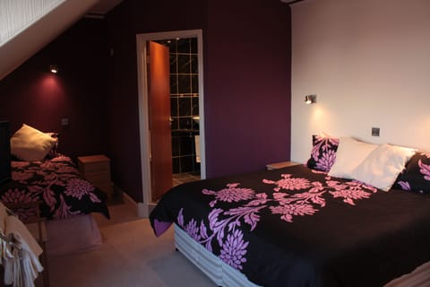 Triple Room, Ensuite | Iron/ironing board, free cribs/infant beds, free WiFi