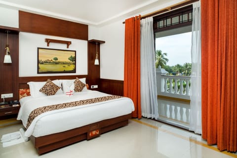 Premium Room, 1 Double Bed | Minibar, in-room safe, individually furnished, desk