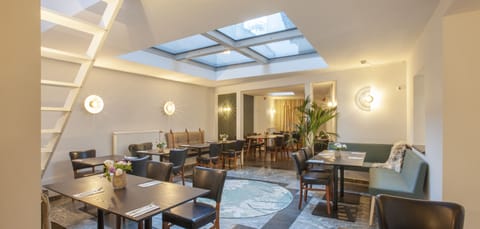 Daily continental breakfast (EUR 15 per person)