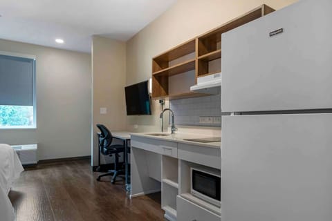 Standard Studio, 1 Queen Bed, Non Smoking, Refrigerator & Microwave | Private kitchen | Full-size fridge, microwave, stovetop, toaster