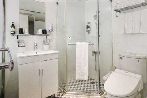 Family room (washlet toilet) | Bathroom | Shower, free toiletries, hair dryer, slippers