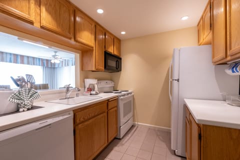 Suite, 1 Bedroom, Non Smoking | Private kitchen | Full-size fridge, microwave, oven, stovetop