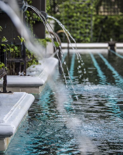 Outdoor pool, pool umbrellas, sun loungers